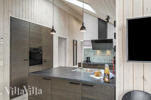 Køkkenet i luksushus nr. 625 er udstyrret, så I let kan lave mad til 12 personer.