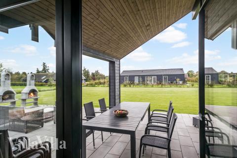 Luksushus nr. 625 har en dejlig terrasse med gode havemøbler til 12 personer.