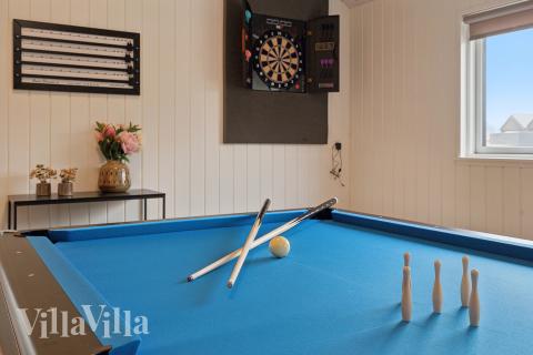 Aktivitetsrum i luksushus nr. 664 med 6 soveværelser og plads til 16 personer.