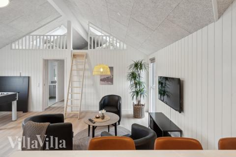 Dyst i sommerhusets aktivitetsrum, når I besøger luksushus nr. 664 i Sydjylland.