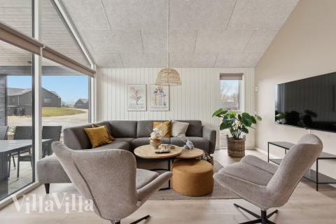 Sofaen i luksushus 664 i Sydjylland indbyder til brætspil eller at se en film sammen.