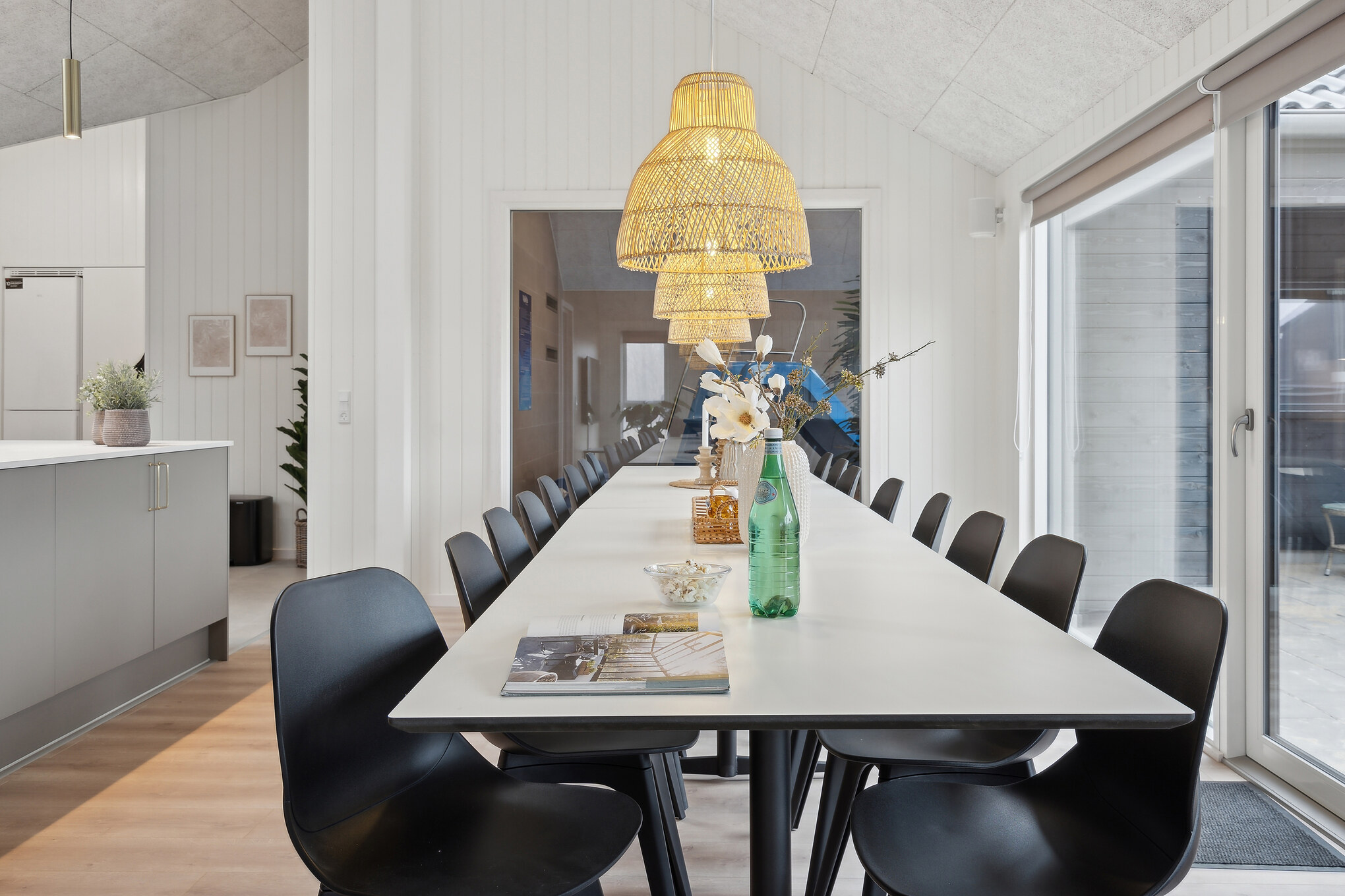 Det store lyse opholdrum i luksushus nr. 664 til 16.