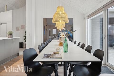 Det store lyse opholdrum i luksushus nr. 664 til 16.