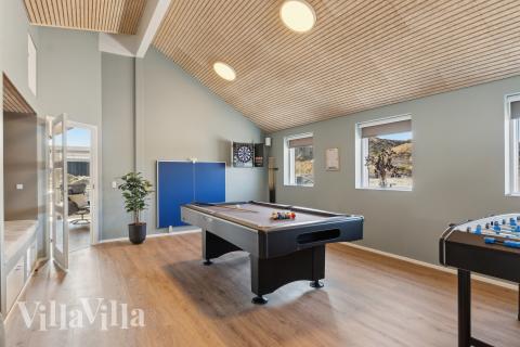 Ud over de mange timer, man kan bruge i husets pool-afdeling, så byder luksushus 660 også på billard/bordtennis og dart