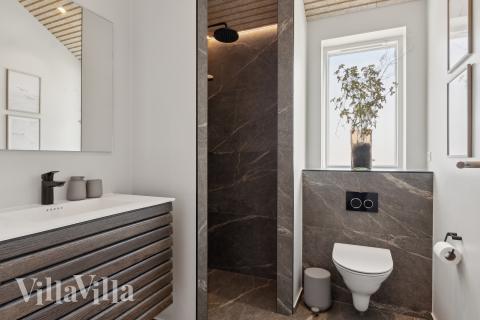 Ét af badeværelserne i luksushus nr. 660