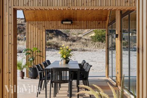 Nyd en grillaften på terrassen i luksushus nr. 660 i Vestjylland