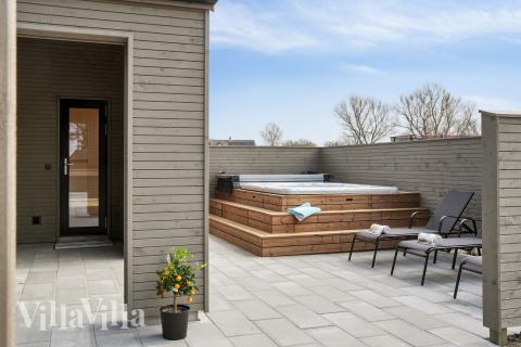 Nyd varmen i spaen i luksushus nr. 665 i Fyn og øer