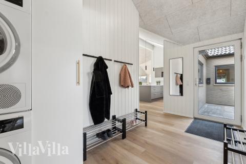 Den rummelige entre i luksushus nr. 665 i Fyn og øer