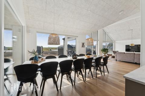 Opholdsrum med plads til 14 i luksushus nr. 665.