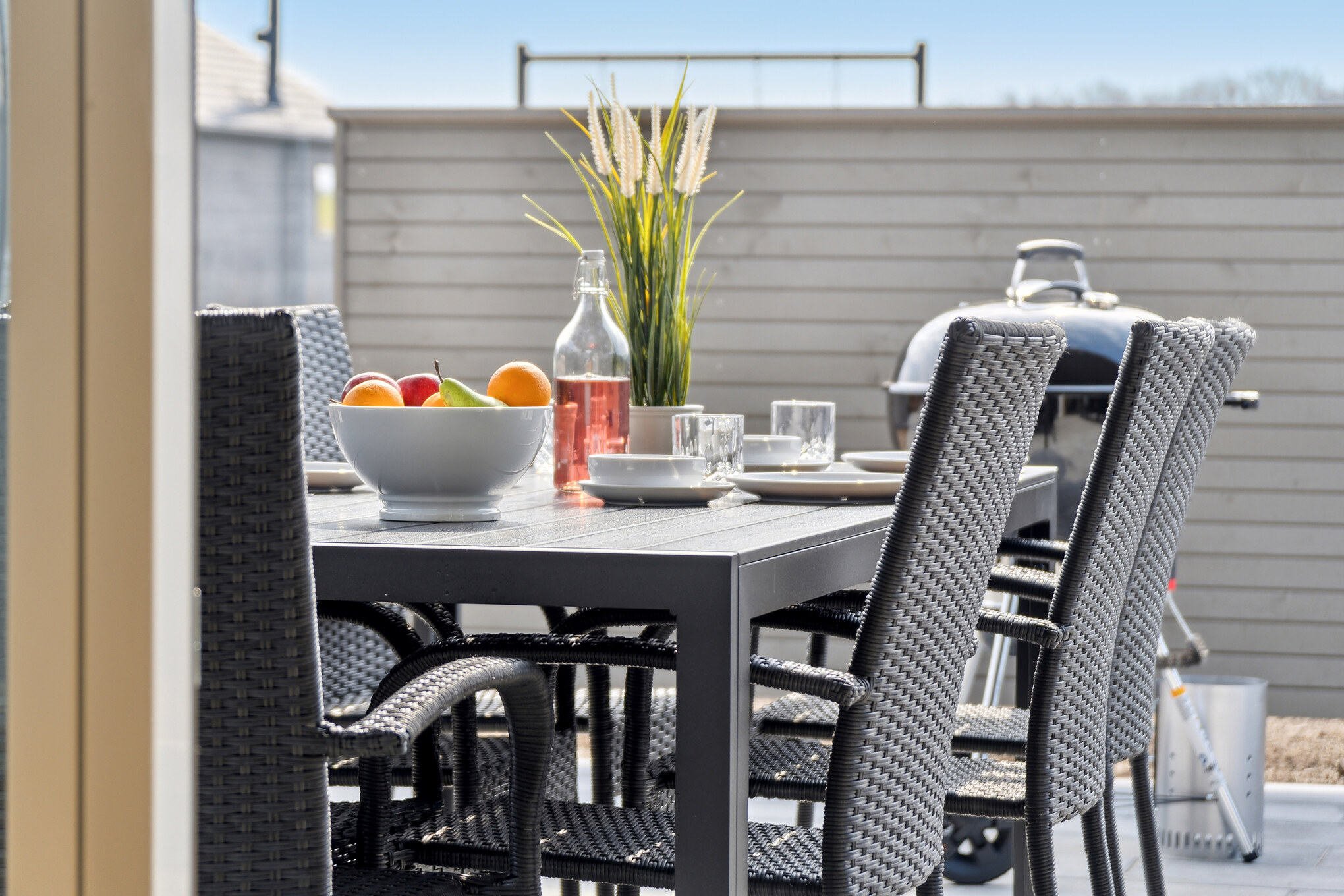 Luksushus nr. 665 har en dejlig terrasse med gode havemøbler til 14 personer.