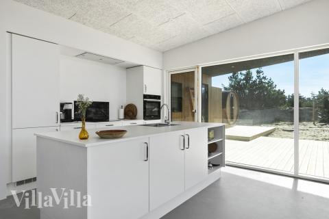 Køkkenet i luksushus nr. 687 er udstyrret, så I let kan lave mad til 8 personer.