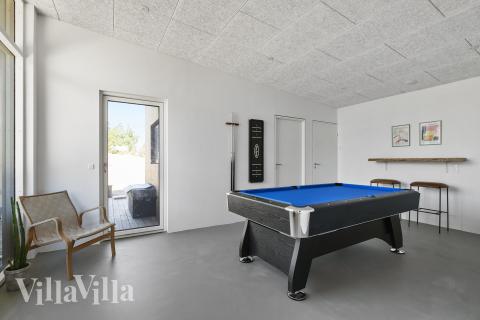 Luksushus 687 til 8 personer byder på et stort aktivitetsrum med bl.a. billard og dart