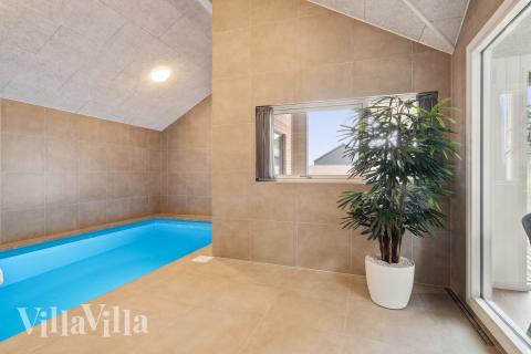 Den lækre pool i luksushuse nr. 648 til 14 personer