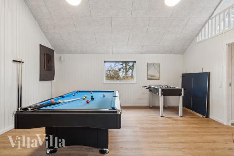 Luksushus 648 til 14 personer byder på et stort aktivitetsrum med bl.a. billard og dart