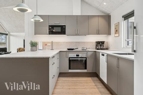 Køkkenet i luksushus nr. 648 er udstyrret, så I let kan lave mad til 14 personer.