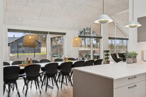 Køkkenet i luksushus nr. 648 er godt indrettet.