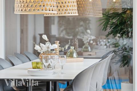 Det store lyse opholdrum i luksushus nr. 648 til 14.