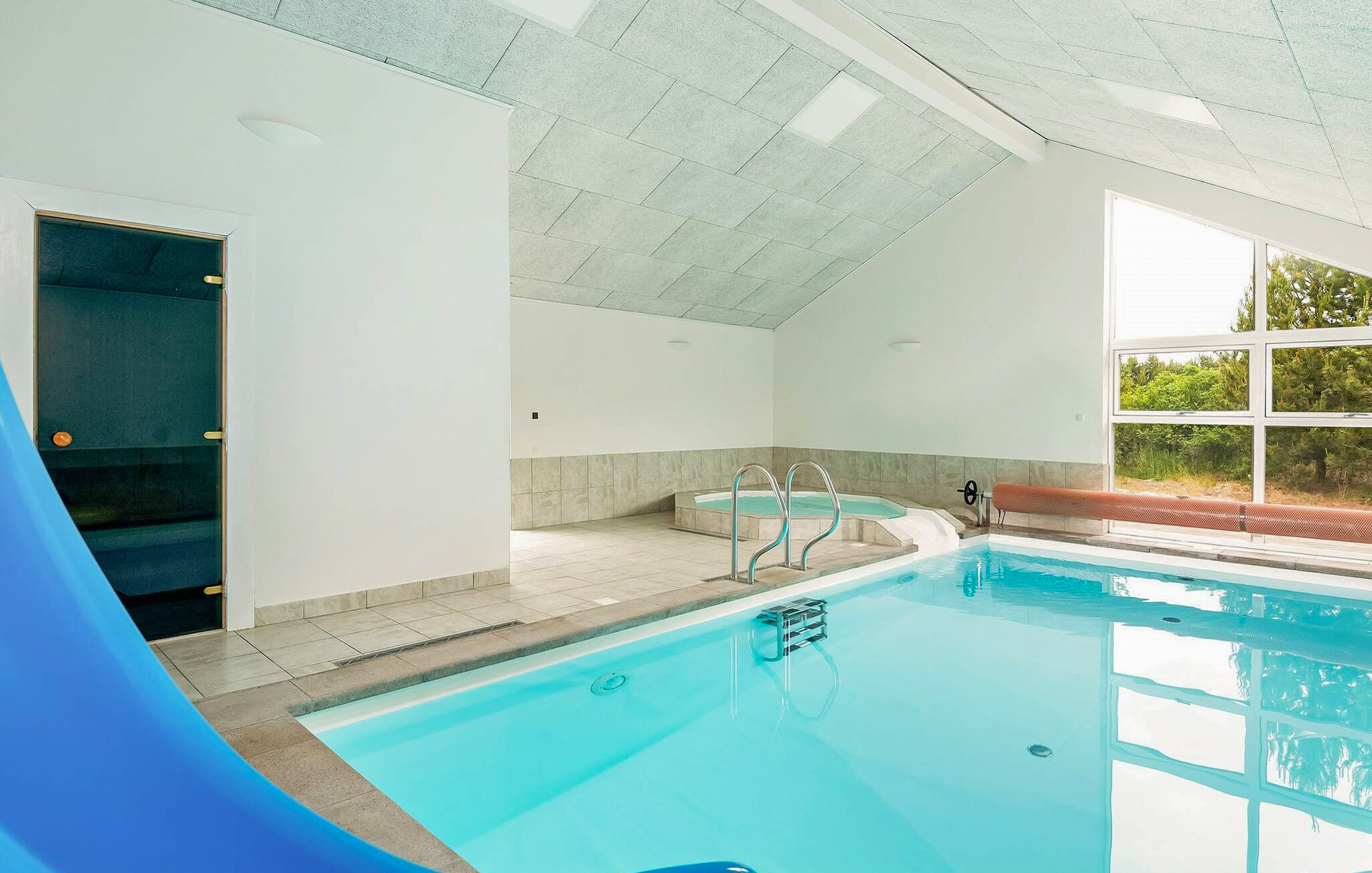 Tag en dukkert i poolen i luksushus nr. 602 i Nordjylland.