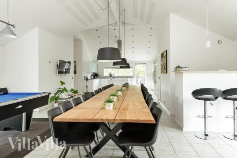 Opholdsrum med plads til 26 i luksushus nr. 602.