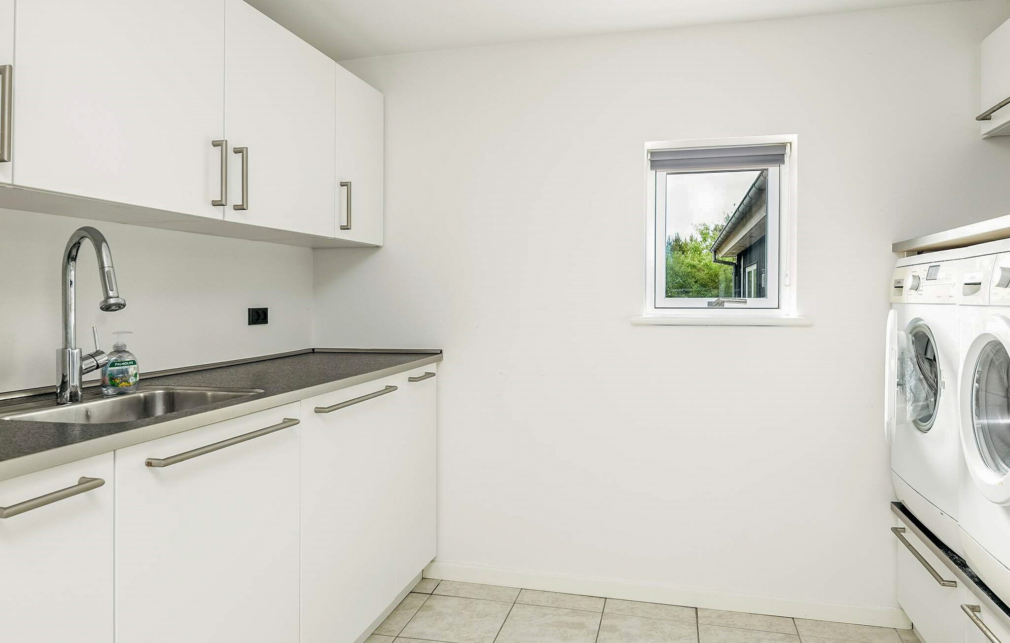 Den rummelige entre i luksushus nr. 602 i Nordjylland
