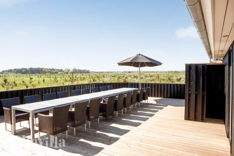 Luksushus nr. 602 har en dejlig terrasse med gode havemøbler til 26 personer.