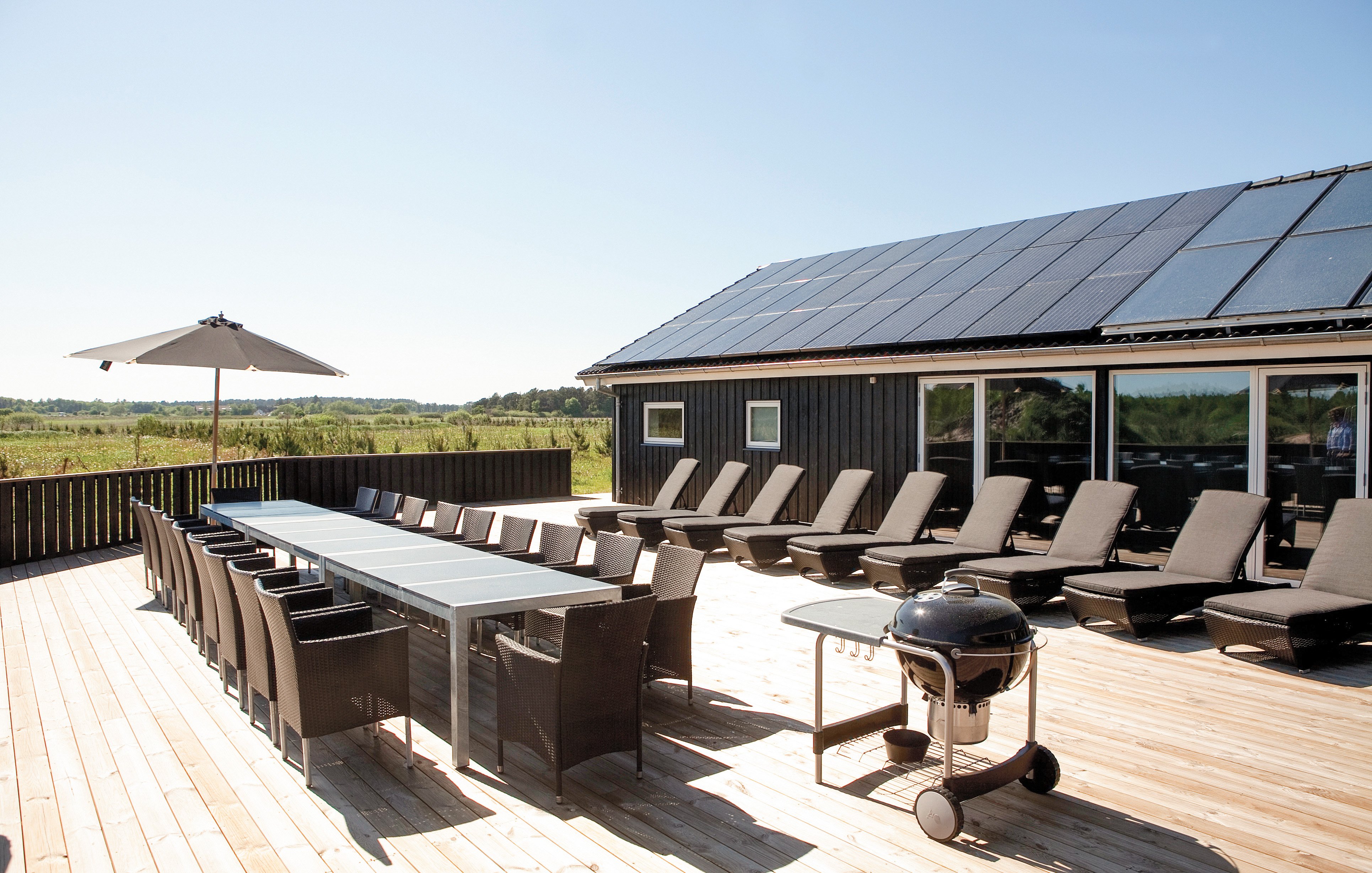 Nyd en grillaften på terrassen i luksushus nr. 602 i Nordjylland