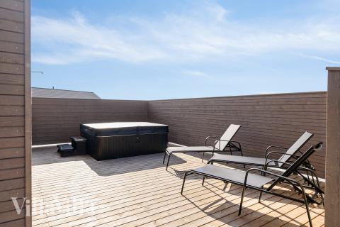 Nyd varmen i spaen i luksushus nr. 648 i Fyn og øer