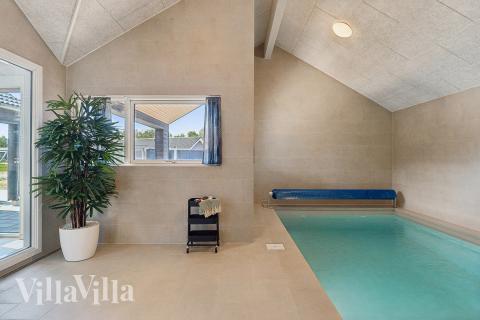 Den lækre pool i luksushuse nr. 666 til 14 personer