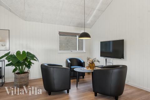 Aktivitetsrum i luksushus nr. 666 med 5 soveværelser og plads til 14 personer.