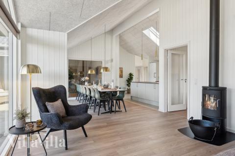 Opholdsrum med plads til 14 i luksushus nr. 666.