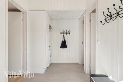 Den rummelige entre i luksushus nr. 666 i Vestjylland