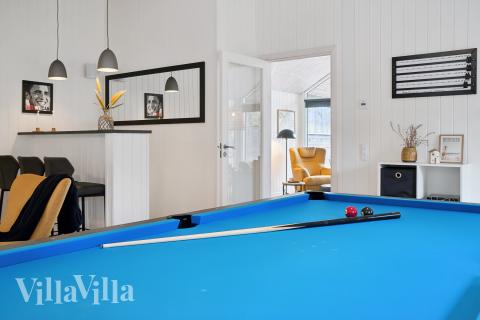 Luksushus 622 til 18 personer byder på et stort aktivitetsrum med bl.a. billard og dart