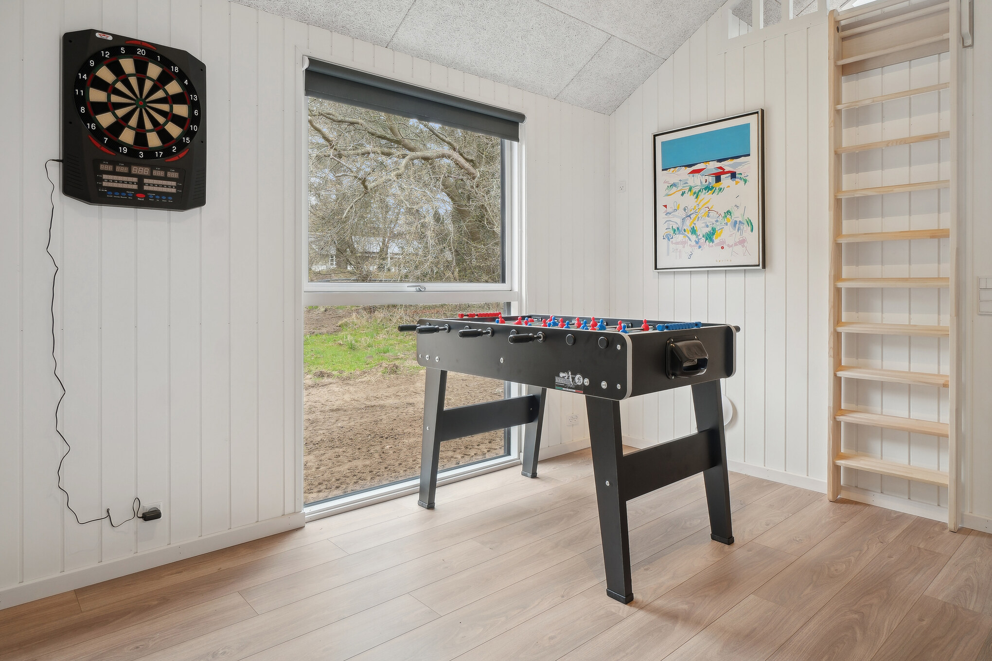 Dyst i sommerhusets aktivitetsrum, når I besøger luksushus nr. 622 i Bornholm.