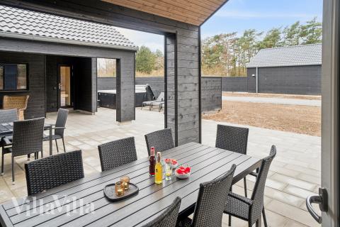 Luksushus nr. 622 har en dejlig terrasse med gode havemøbler til 18 personer.