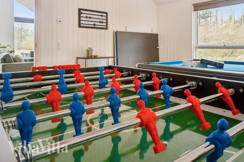 Luksushus 621 til 16 personer byder på et stort aktivitetsrum med bl.a. billard og dart