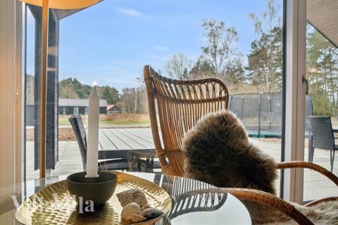 Det store lyse opholdrum i luksushus nr. 621 til 16.