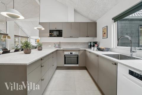 Køkkenet i luksushus nr. 621 er godt indrettet.