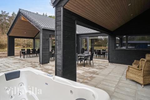 Nyd varmen i spaen i luksushus nr. 621 i Bornholm