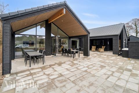 Luksushus nr. 621 har en dejlig terrasse med gode havemøbler til 16 personer.