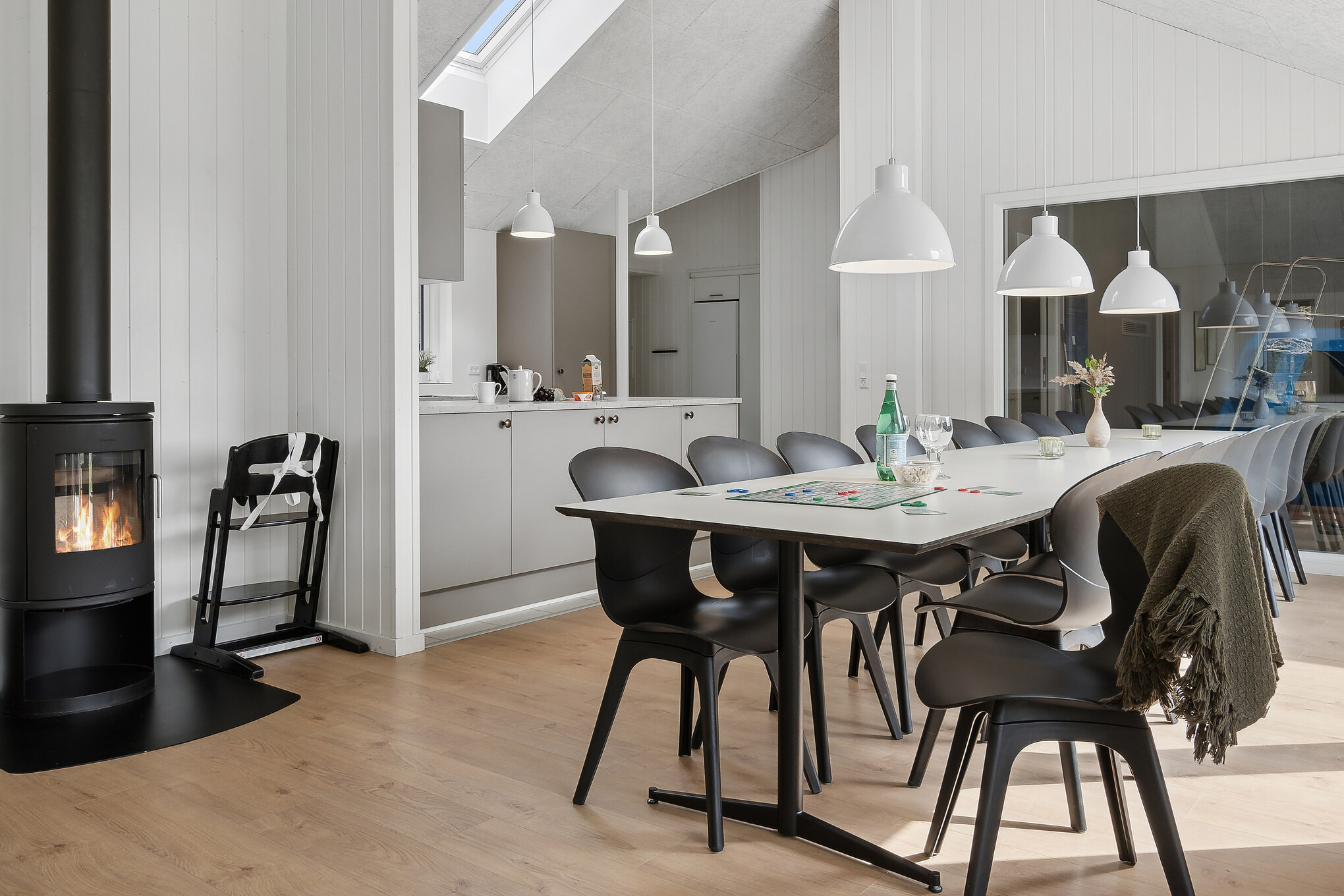 Det store lyse opholdrum i luksushus nr. 668 til 16.