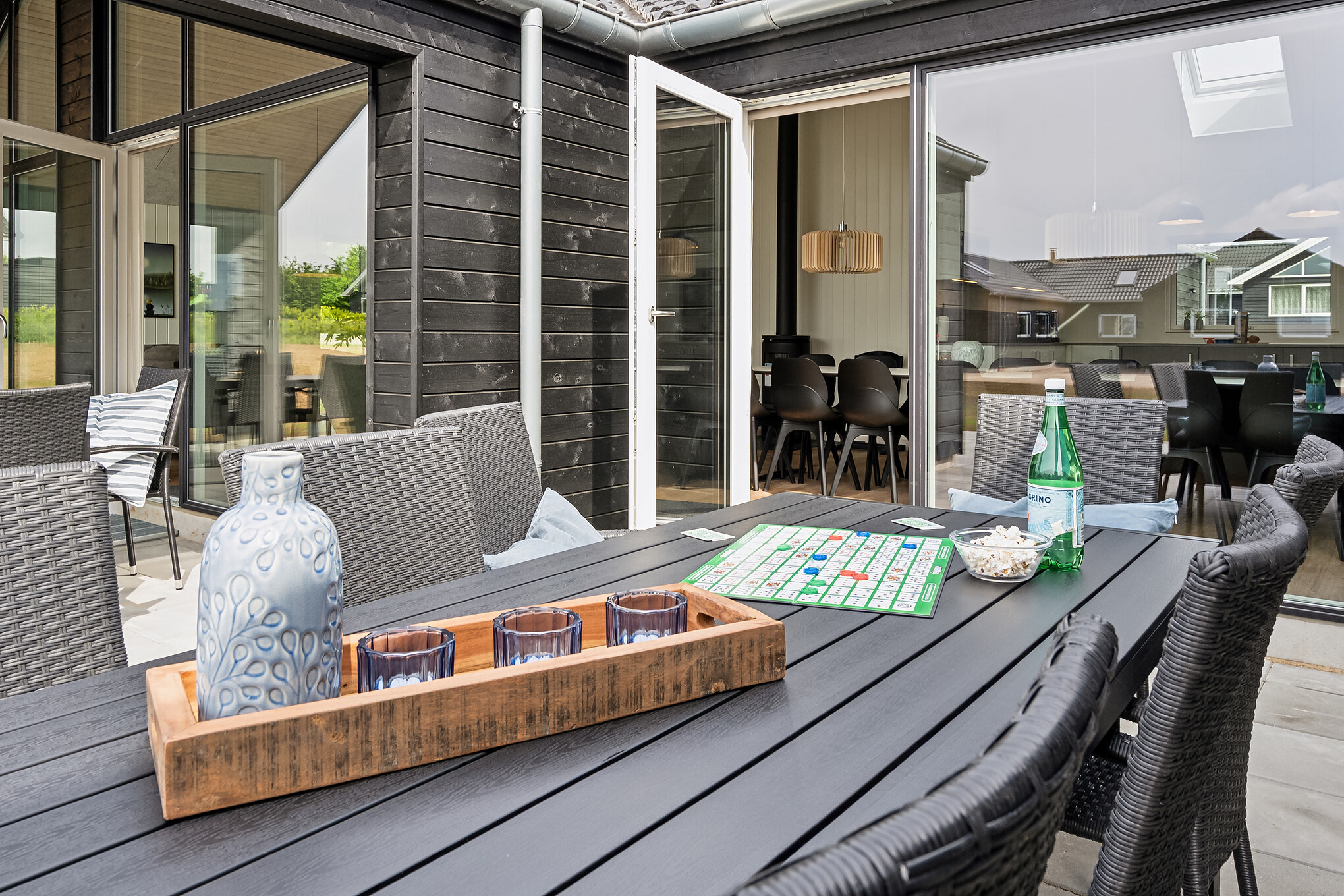Luksushus nr. 668 har en dejlig terrasse med gode havemøbler til 16 personer.