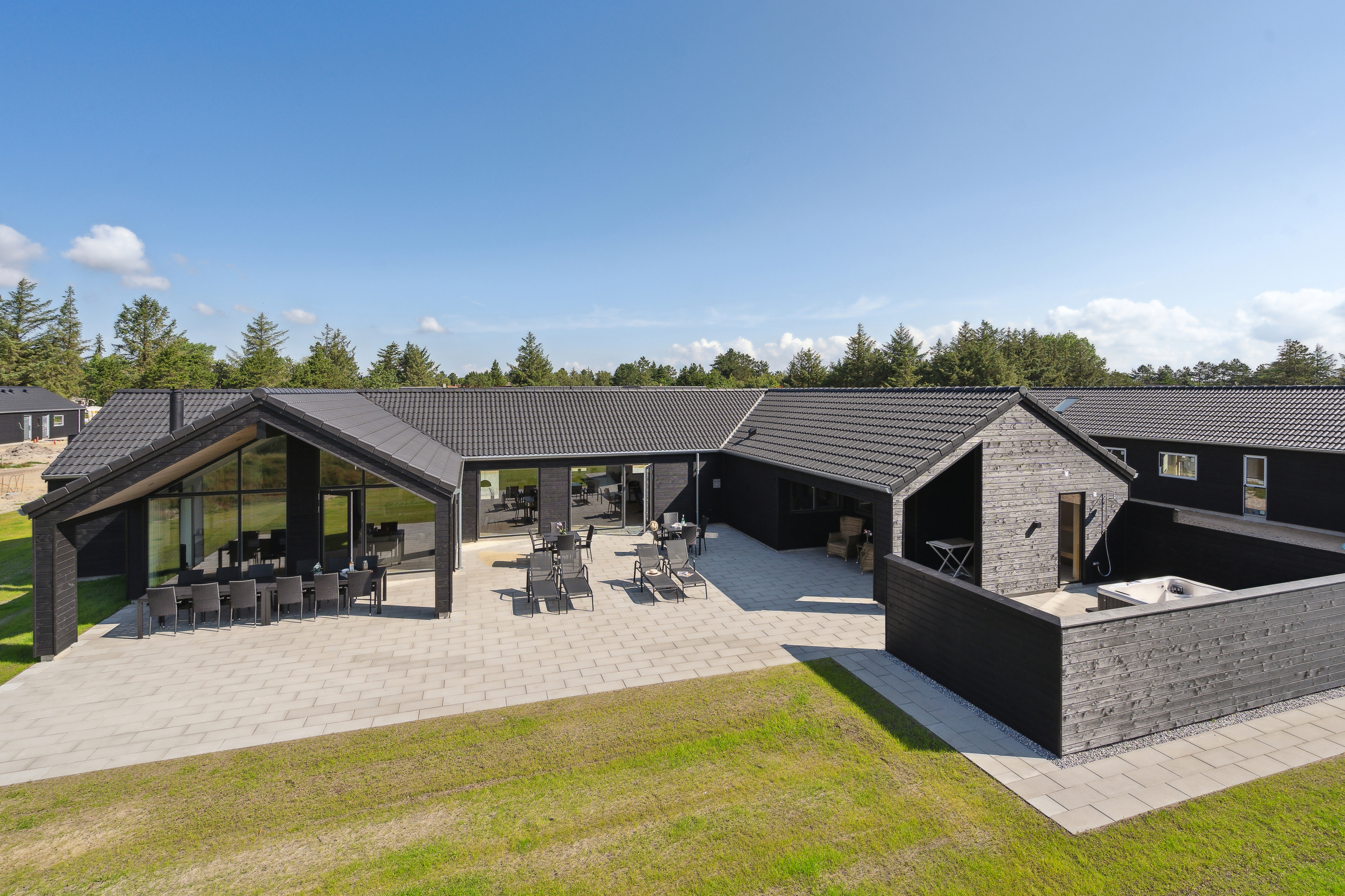 Dette skønne poolhus nr. 695 med plads til 20 personer ligger i Fyn og øer