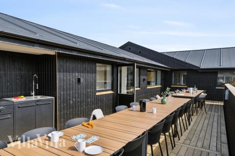 Luksushus nr. 680 har en dejlig terrasse med gode havemøbler til 32 personer.
