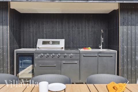 Stor terrasse ved luksushus nr. 680 i Nordjylland.