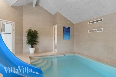 Den lækre pool i luksushuse nr. 658 til 20 personer