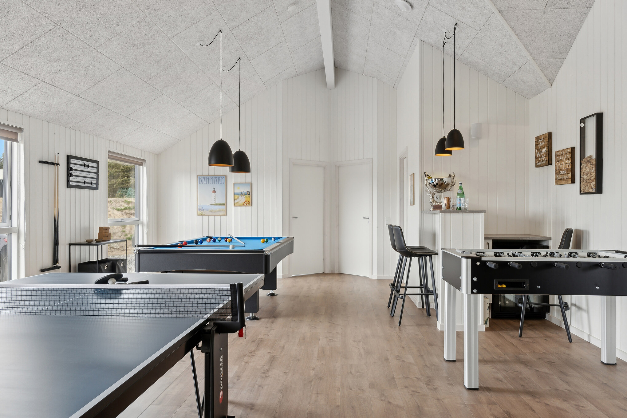 Dyst i sommerhusets aktivitetsrum, når I besøger luksushus nr. 658 i Nordjylland.
