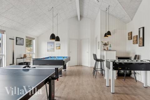 Aktivitetsrum i luksushus nr. 658 med 8 soveværelser og plads til 20 personer.