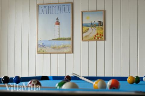 Dyst i sommerhusets aktivitetsrum, når I besøger luksushus nr. 658 i Nordjylland.