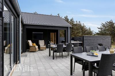 Luksushus nr. 658 har en dejlig terrasse med gode havemøbler til 20 personer.