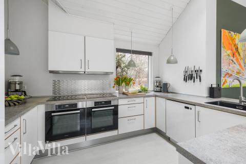 Køkkenet i luksushus nr. 339 er udstyrret, så I let kan lave mad til 16 personer.